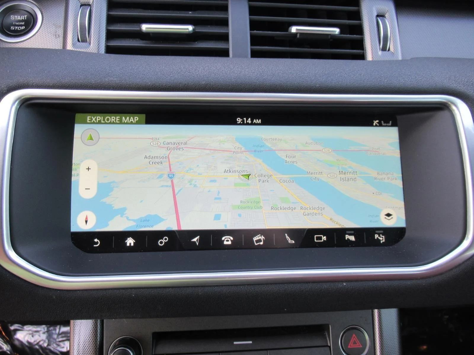 Used 2018 Santorini Black Land Rover HSE Dynamic image 21