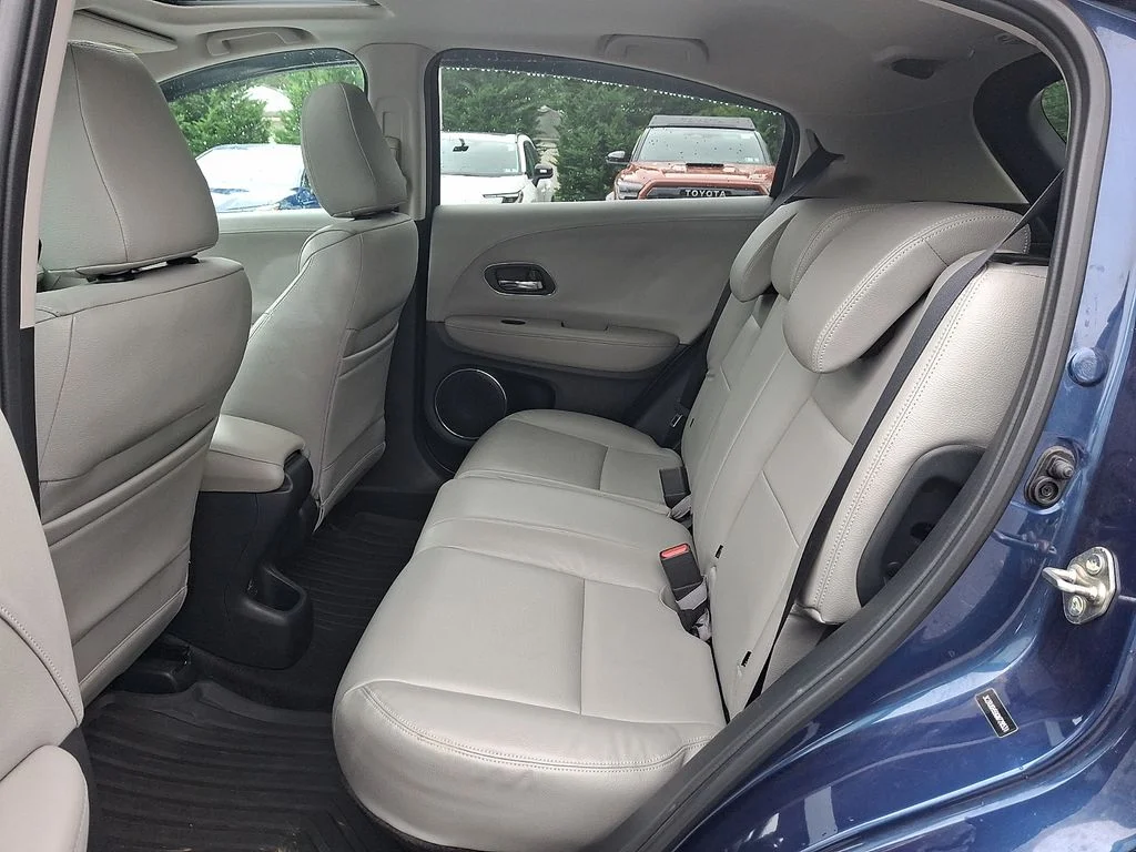 Used 2016  Honda EX image 10