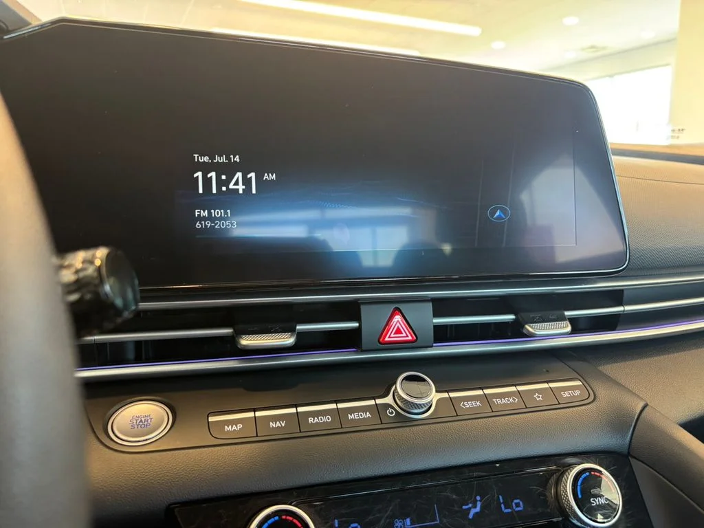 Used 2024 White Hyundai SEL image 19