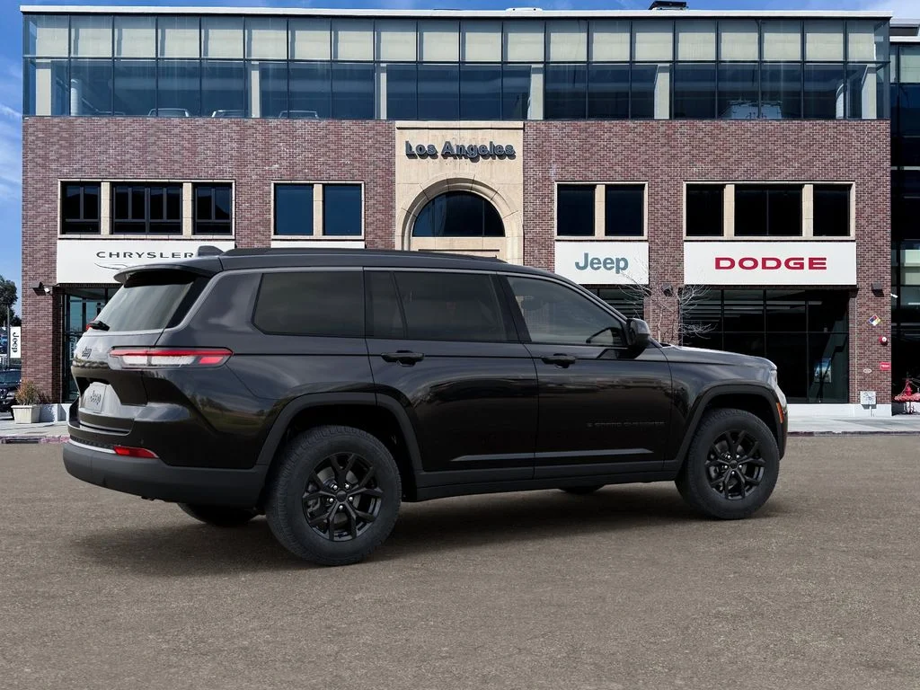 New 2026 Diamond Black Crystal Pearl-Coat Exterior Paint Jeep Laredo image 4