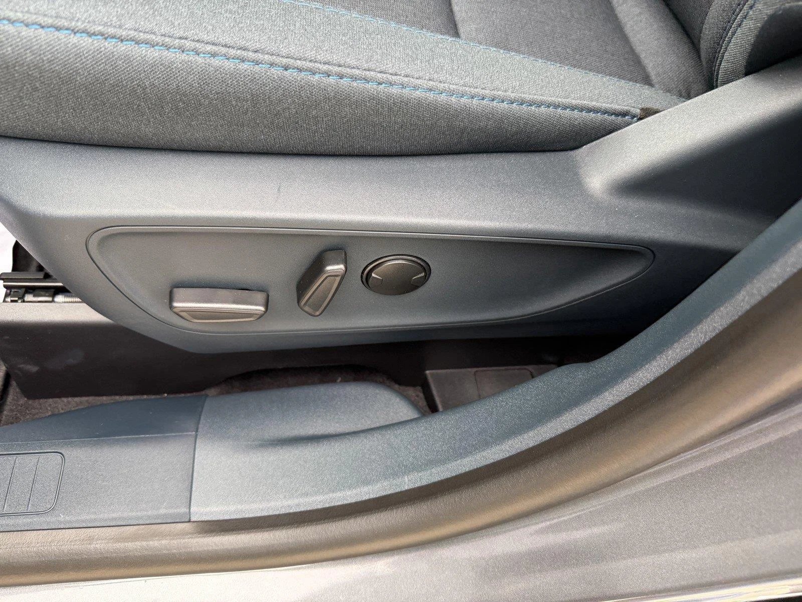 New 2026 Carbonized Gray Metallic Ford XLT image 14