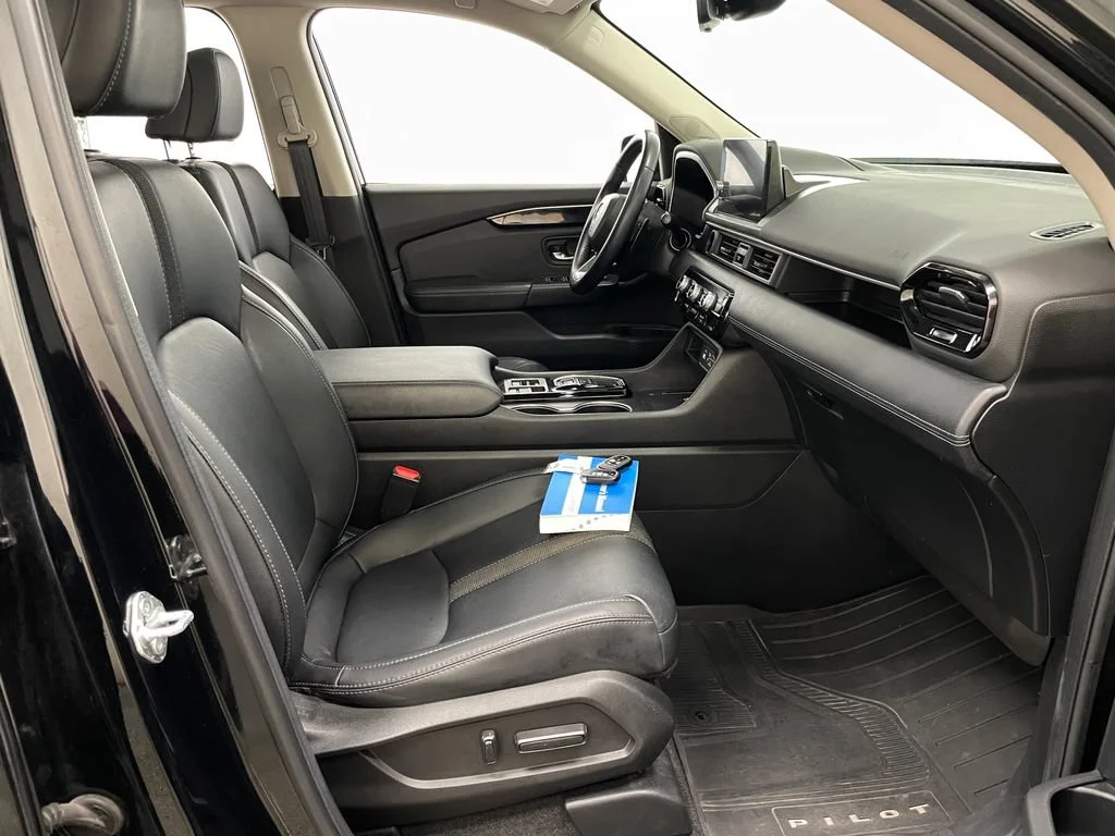 Used 2024 Black Honda Touring image 39