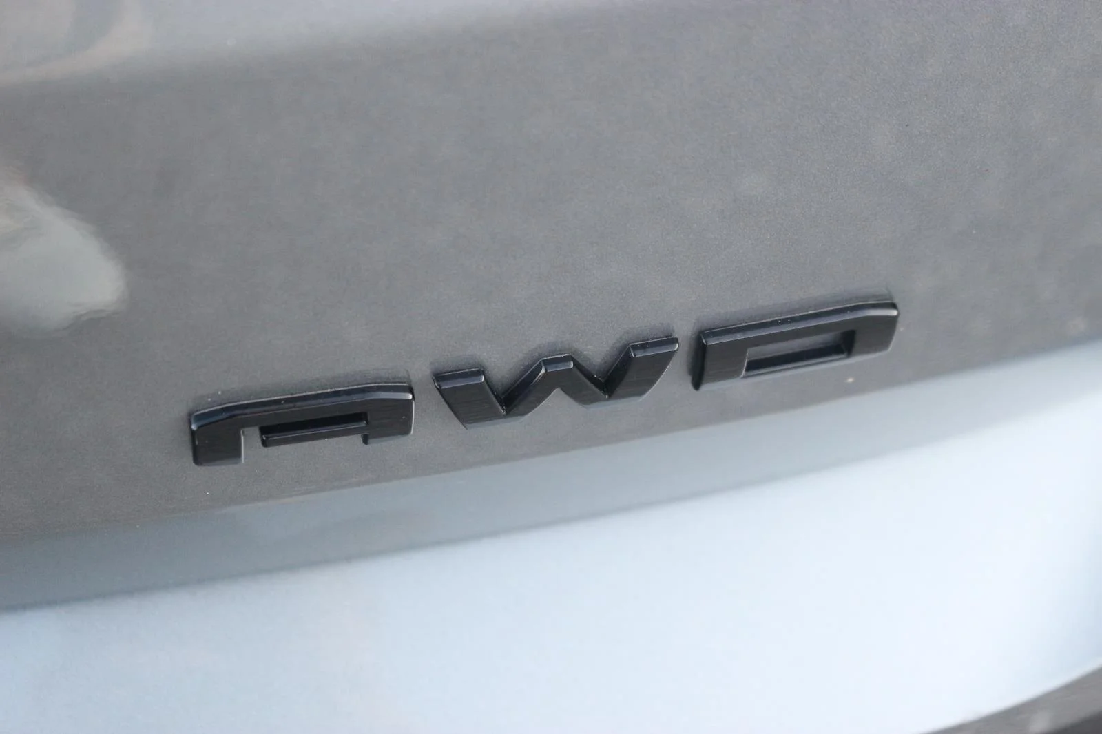 Used 2023 Sterling Metallic GMC SLE image 11