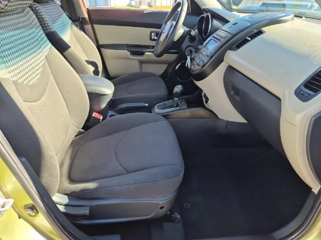 Used 2012 Green Kia Exclaim image 38