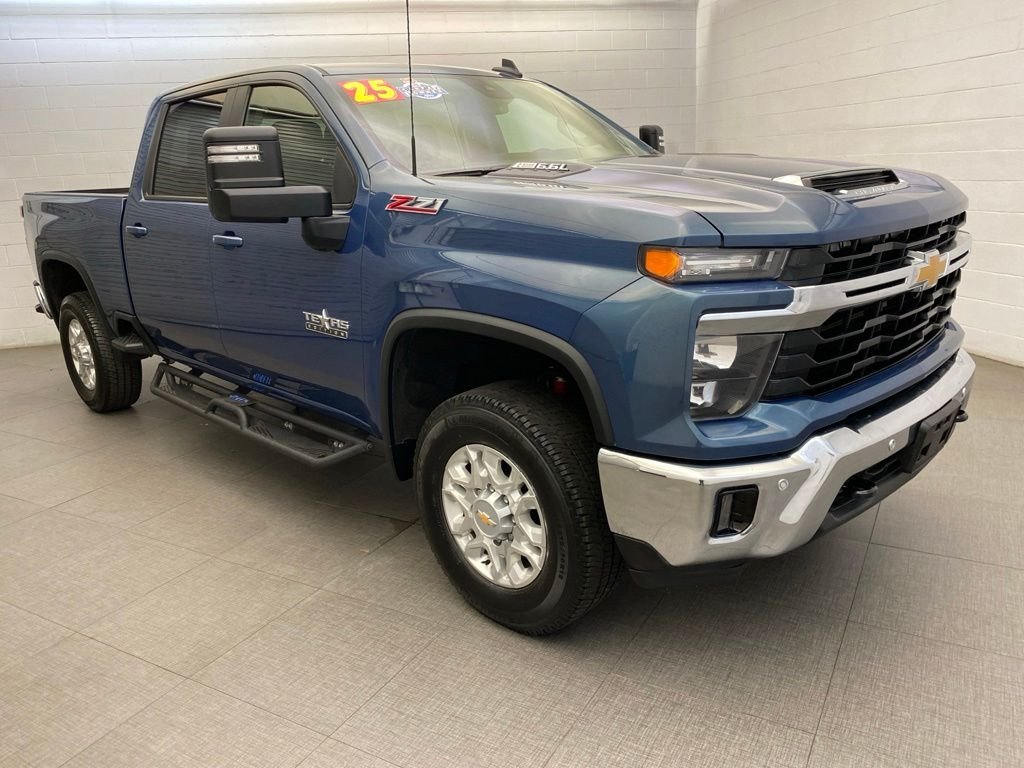 Used 2025 Blue Chevrolet LT image 4