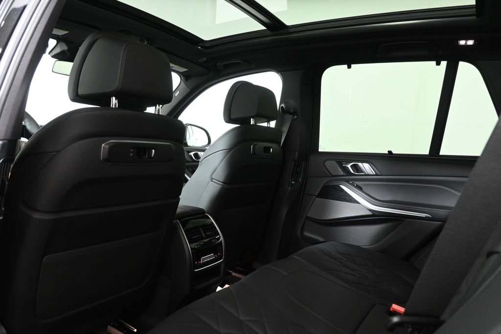 New 2026 Black Sapphire Metallic BMW xDrive40i image 32