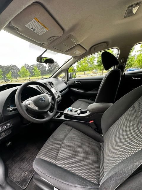 Used 2017 Brilliant Silver Nissan S image 13