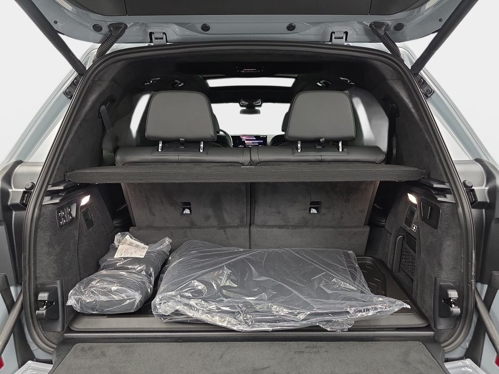 New 2027 Brooklyn Grey Metallic BMW xDrive40i image 13