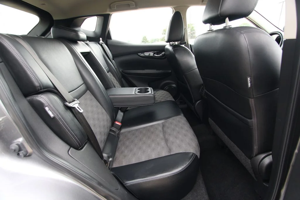Used 2022 Gun Metallic Nissan SV image 10