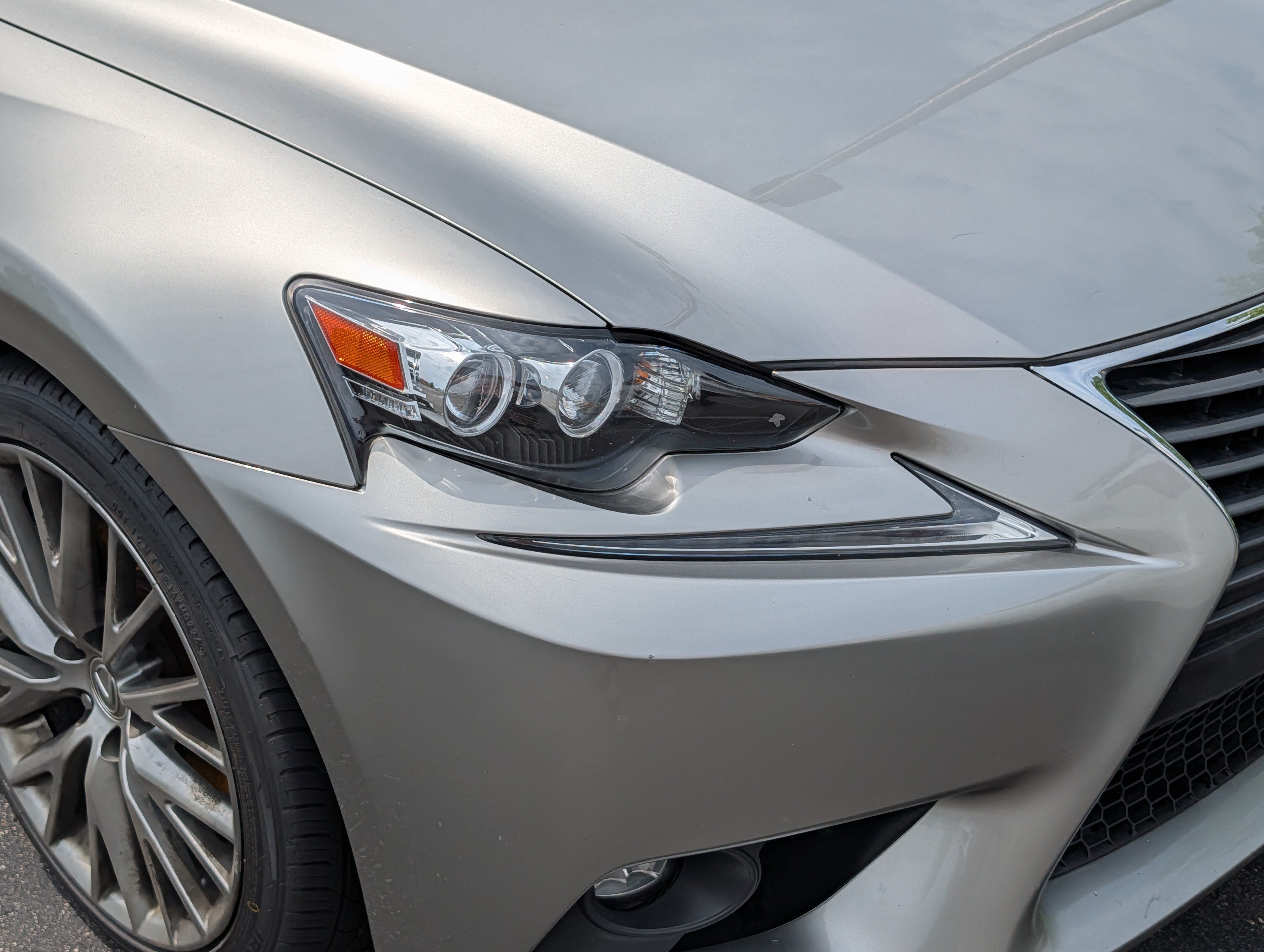 Used 2015 Atomic Silver Lexus  image 16