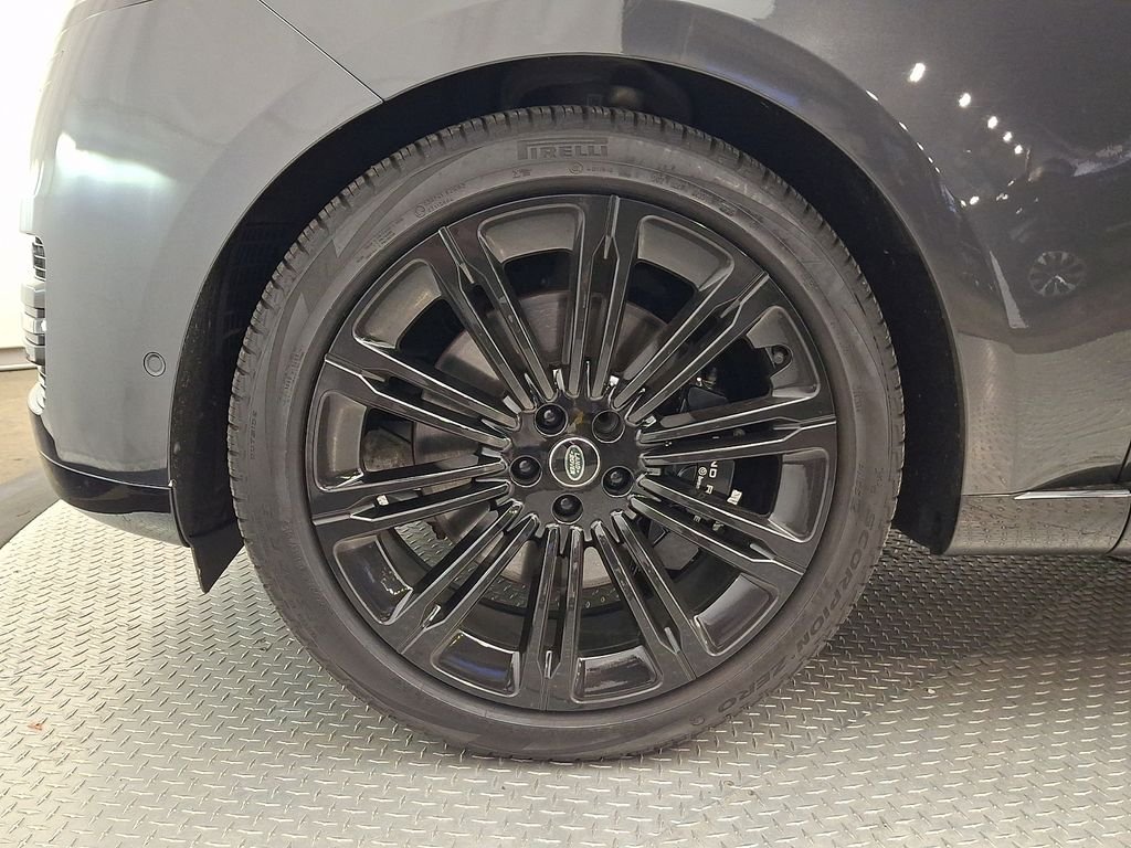 Used 2023  Land Rover Autobiography image 8