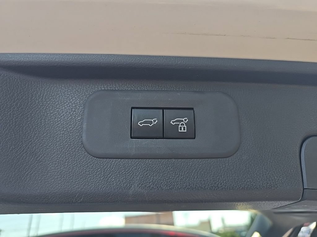 Used 2024 Off-white Toyota Hybrid Platinum MAX image 20