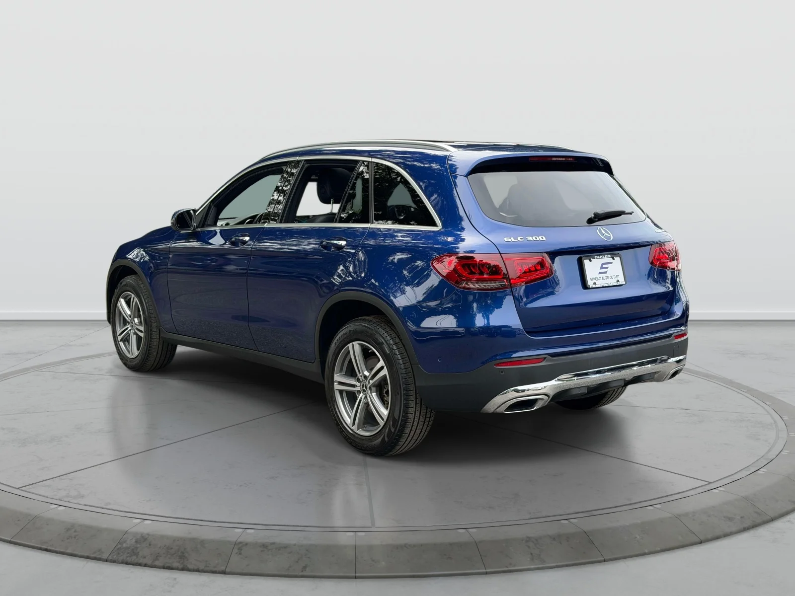 Used 2021 Blue Mercedes-Benz GLC 300 image 4