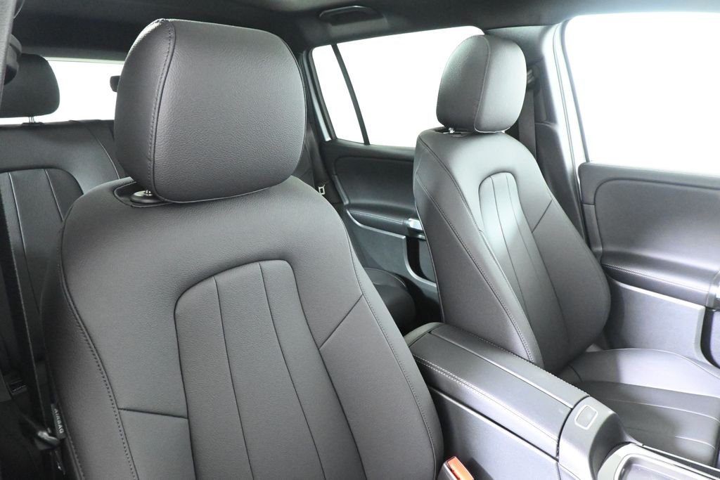 New 2026 Cirrus Silver Metallic Mercedes-Benz GLB 250 image 31