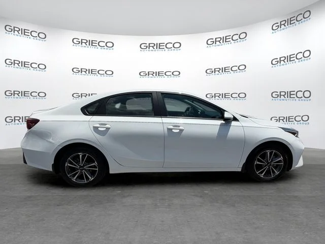 Used 2023 White Kia LXS image 8