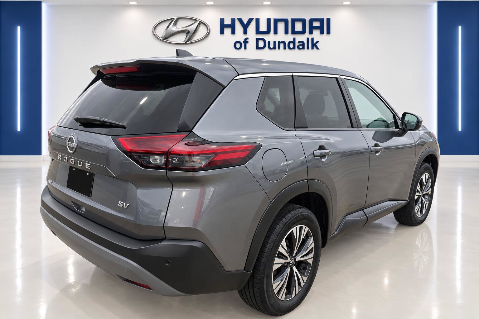 Used 2022 Gray Nissan SV image 4