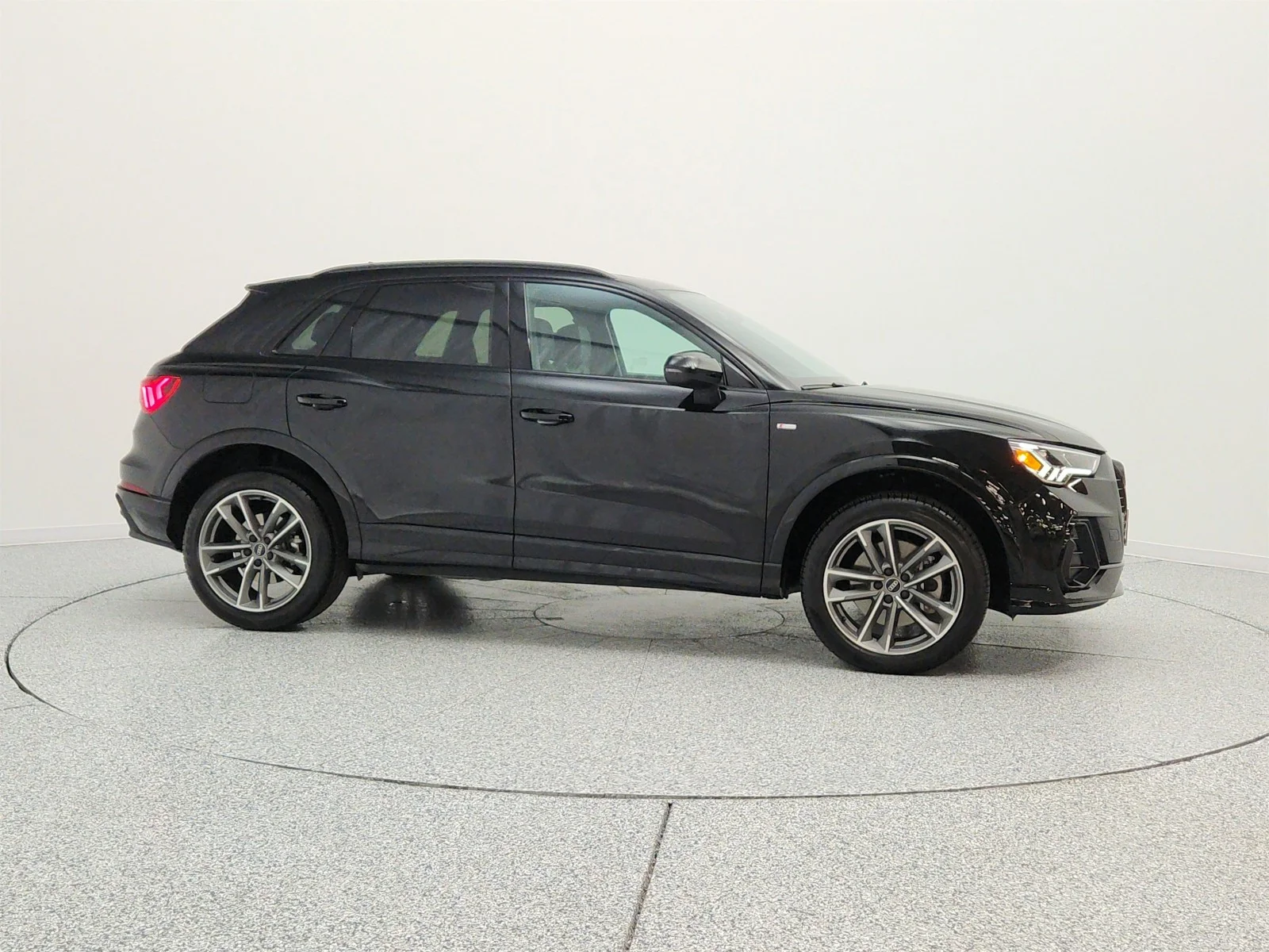 Used 2023 Mythos Black Metallic Audi S line Premium image 4