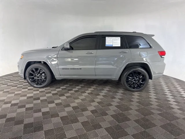Used 2020 Gray Jeep Altitude image 9