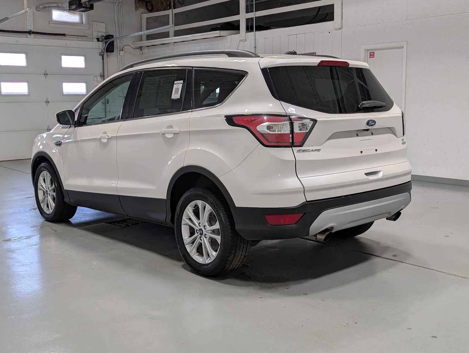 Used 2017 White Platinum Metallic Tri-Coat Ford SE image 10