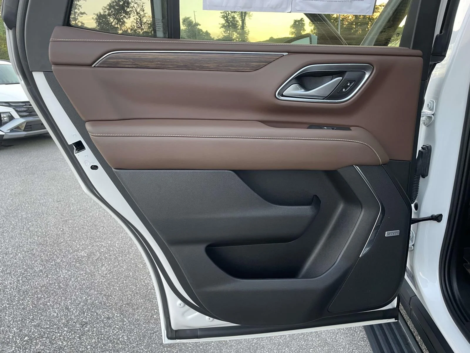 Used 2022 Iridescent Pearl Tricoat Chevrolet High Country image 2