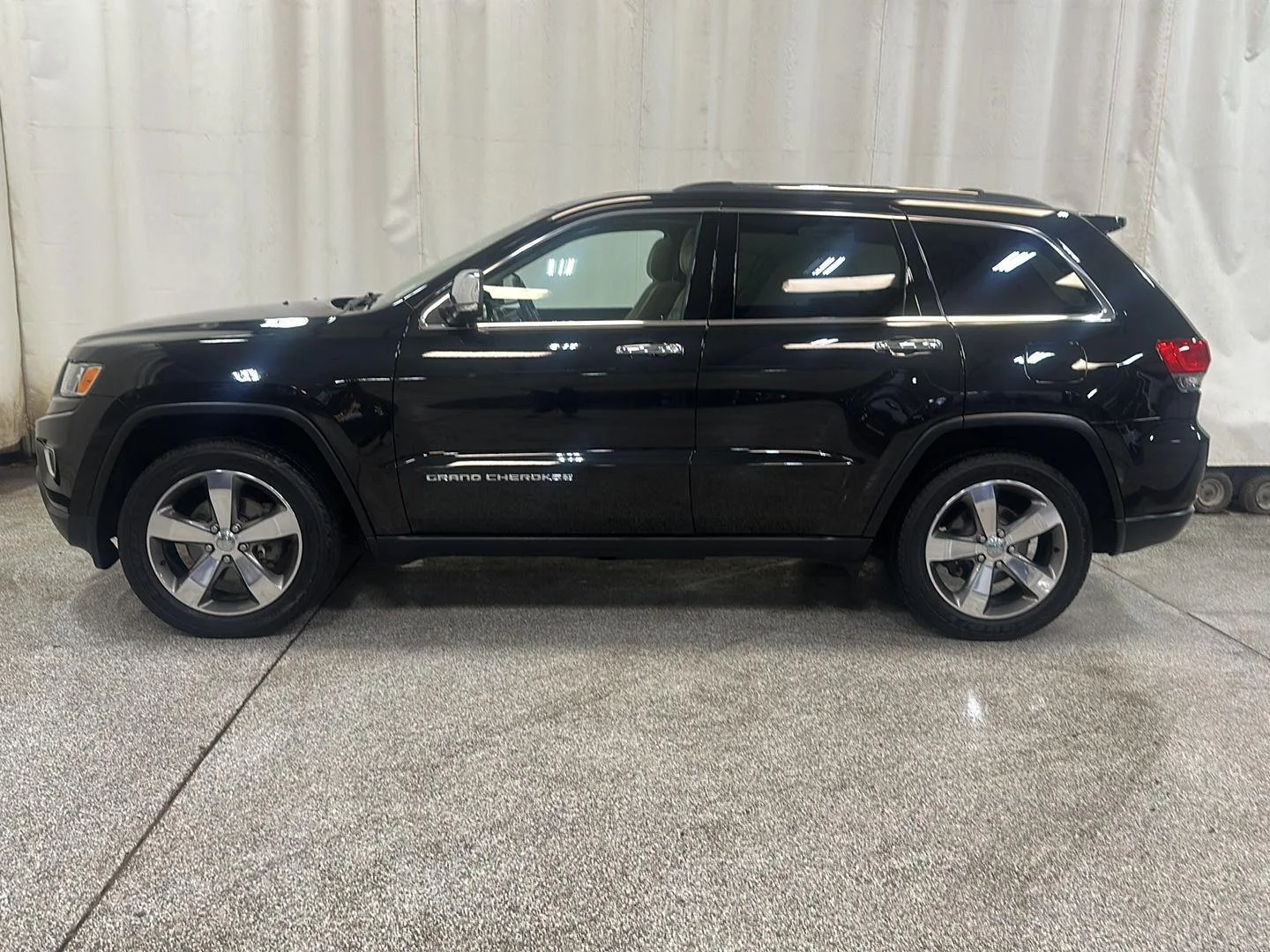 Used 2015 Jeep Grand Cherokee Limited with VIN 1C4RJFBG9FC831098 for sale in Waconia, Minnesota