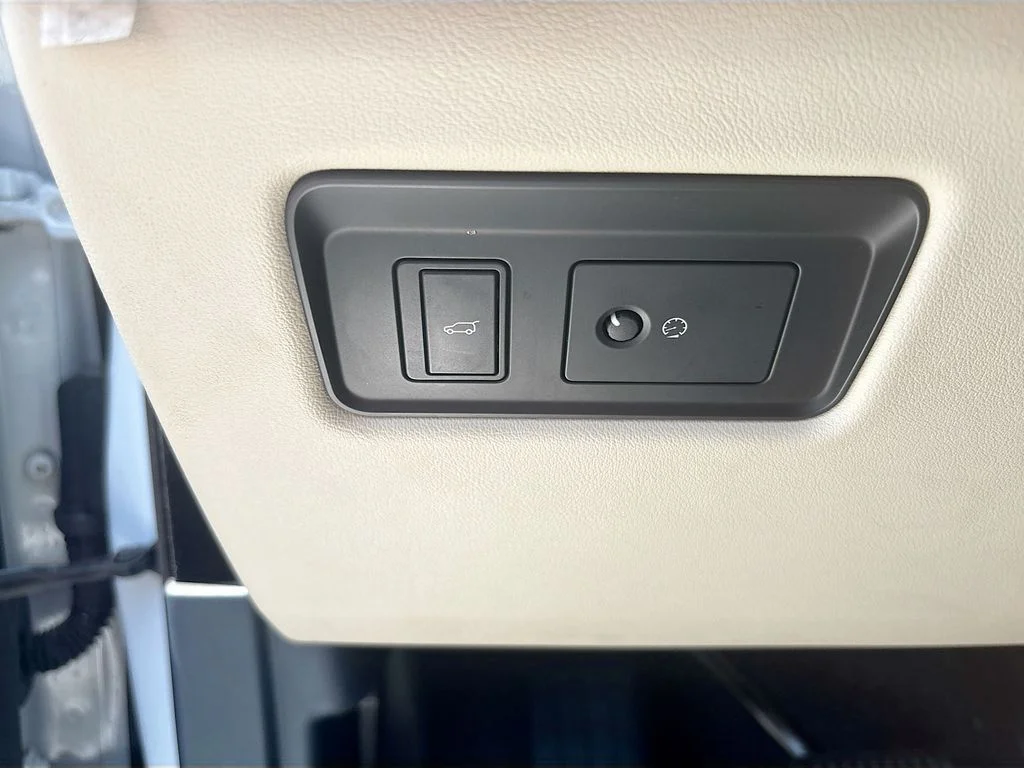 Used 2020 Fuji White Land Rover HSE image 45