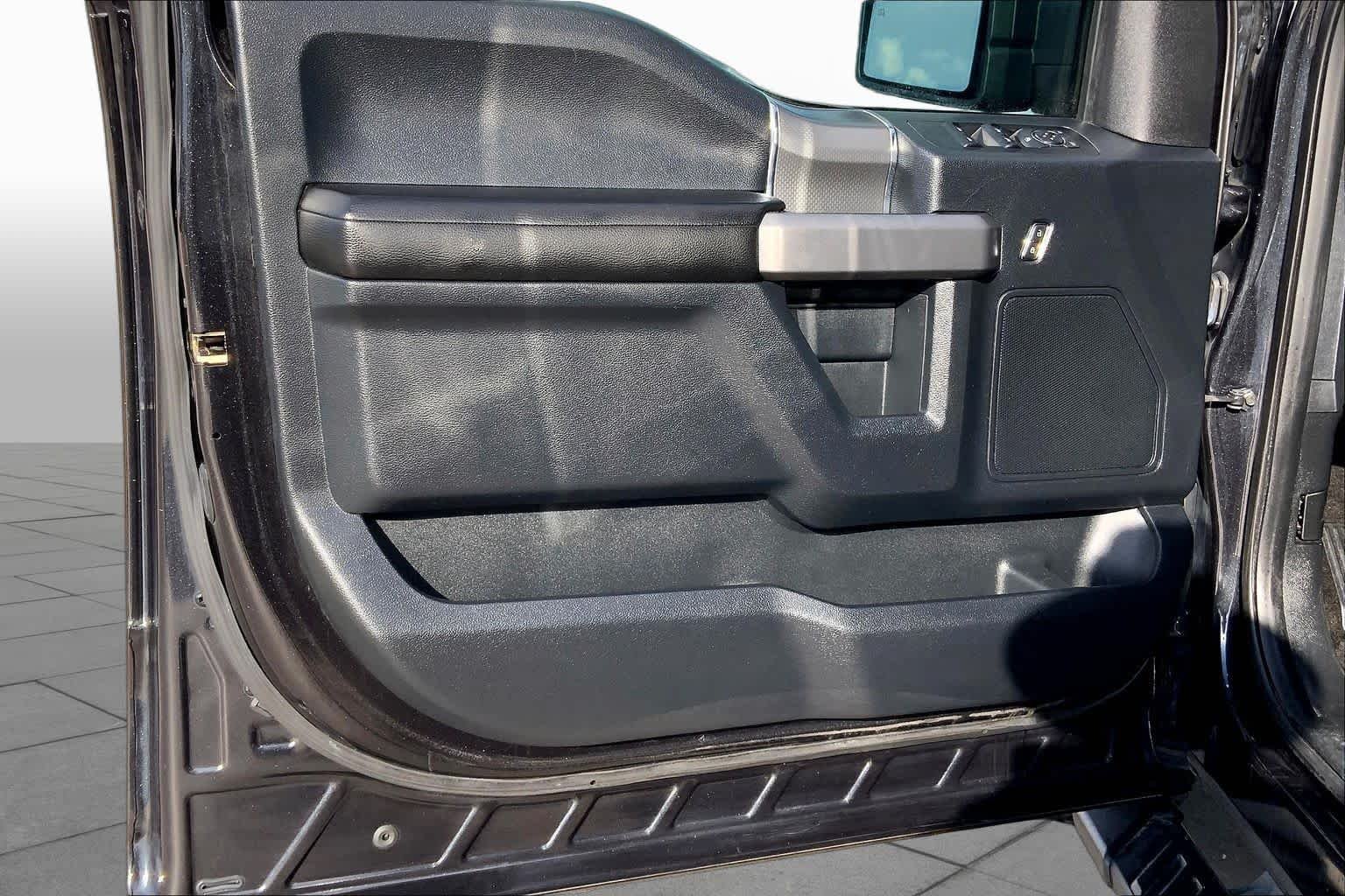 Used 2015 Tuxedo Black Metallic Ford XLT image 20