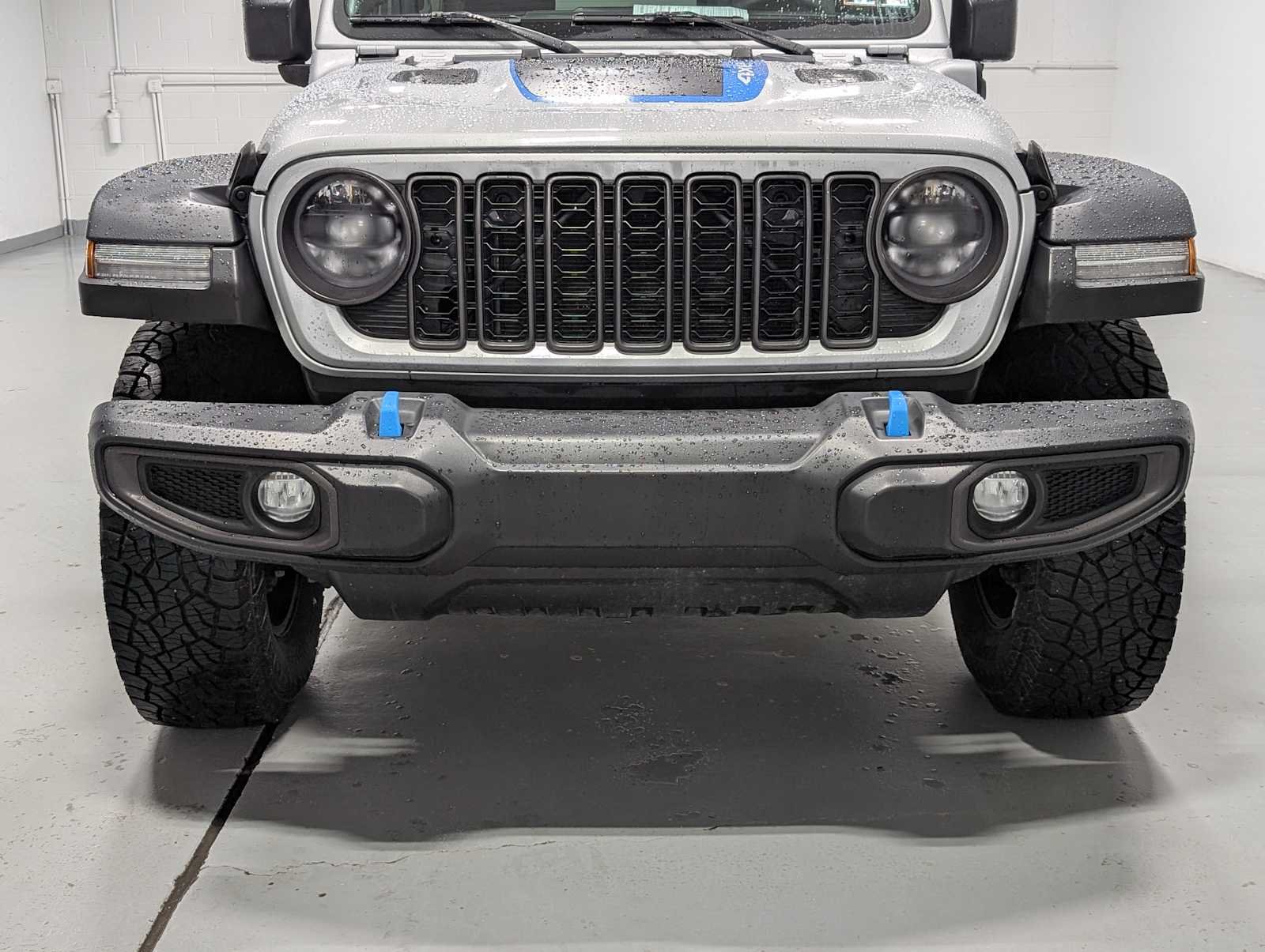 Used 2024 Silver Zynith Clearcoat Jeep Rubicon image 2