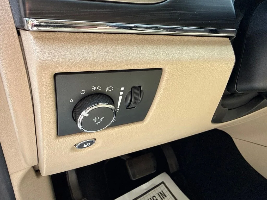Used 2020 White Jeep Limited image 22
