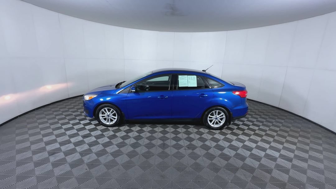 Used 2018 Blue Ford SE image 5