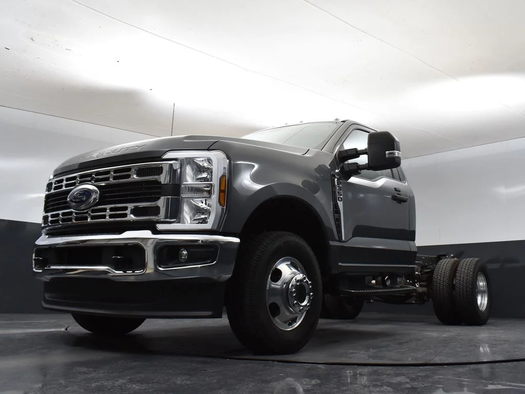 2026 Ford F-350 Super Duty Chassis Cab XLT - Photo 30