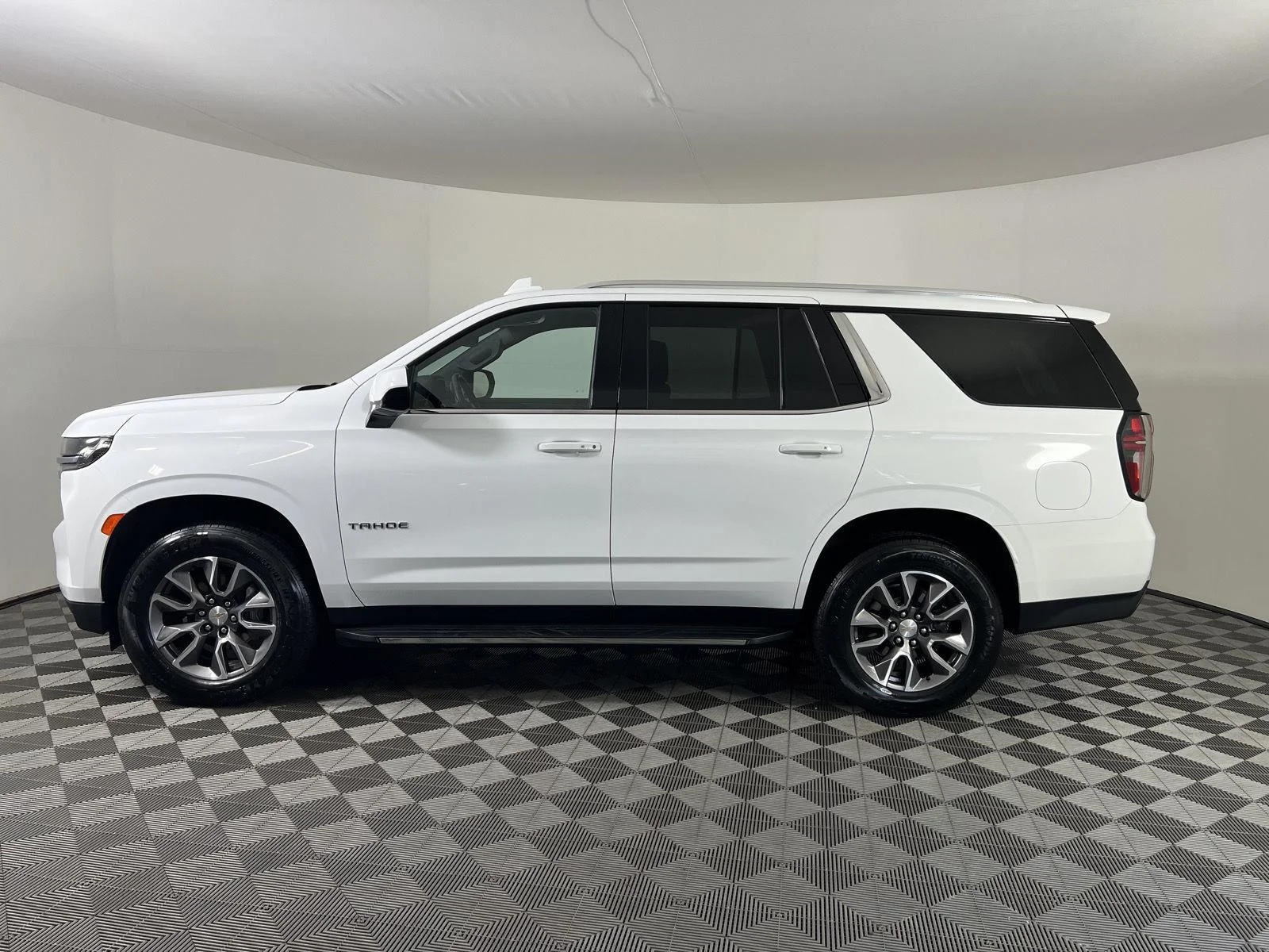 Used 2024 Summit White Chevrolet LS image 28