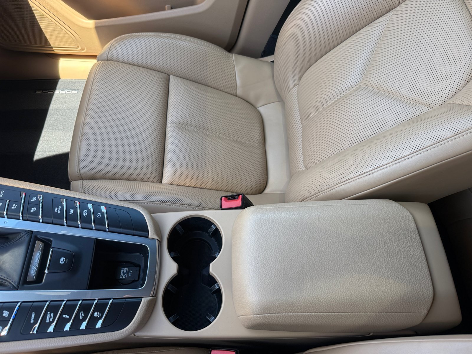 Used 2018 White Porsche Base image 14