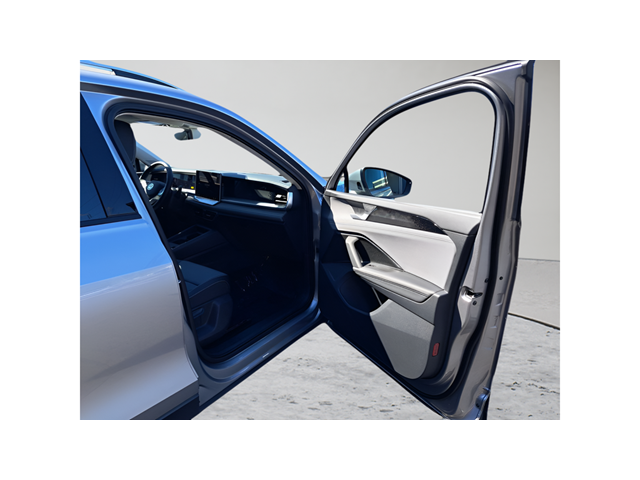 2025 Volkswagen Tiguan SE - Photo 16