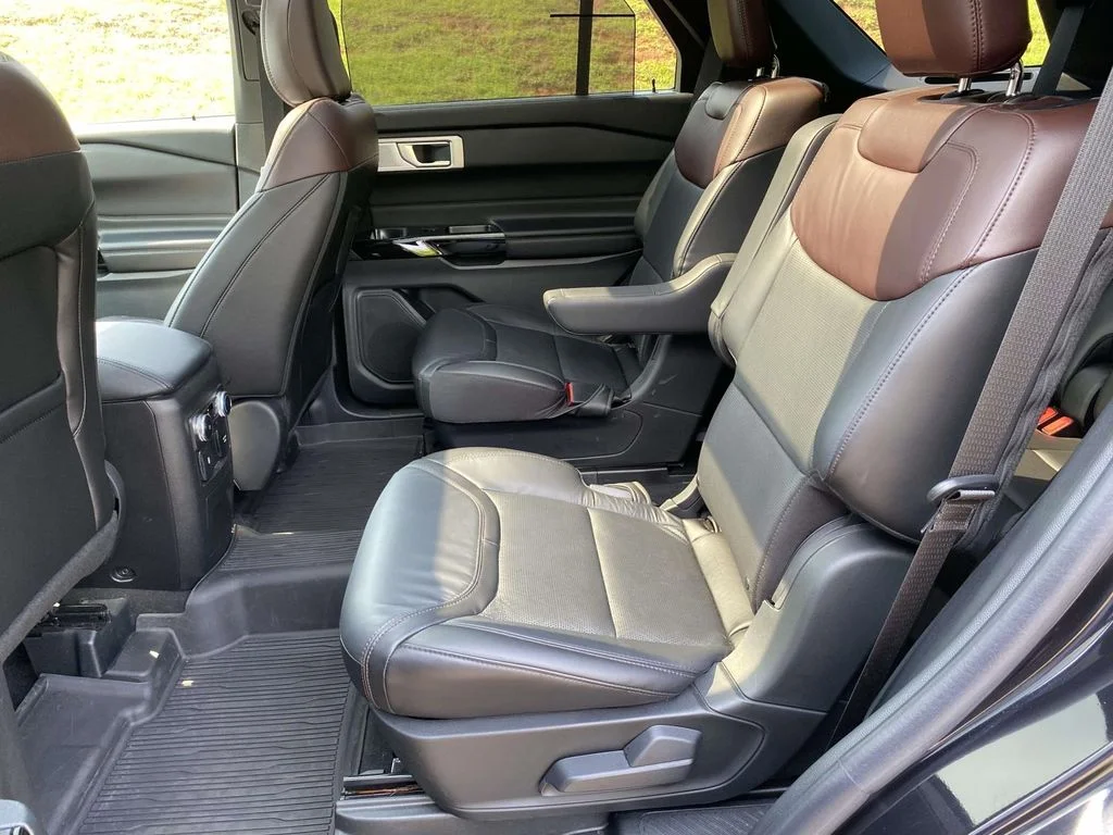 Used 2023 Agate Black Metallic Ford Platinum image 9