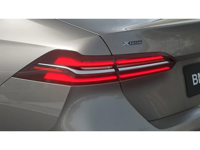 New 2026 Oxide Grey Metallic BMW 530i xDrive image 8
