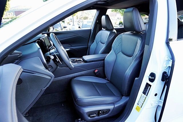 Used 2024 White Lexus 350 image 15