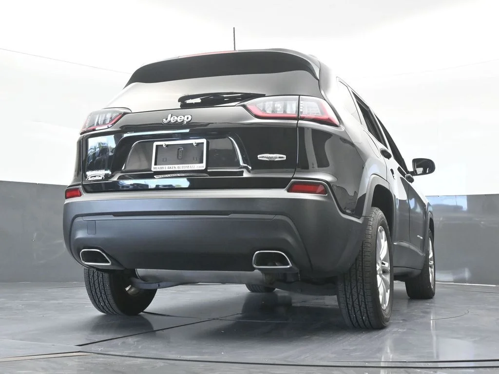 Used 2022 Diamond Black Crystal Pearlcoat Jeep Latitude Lux image 55