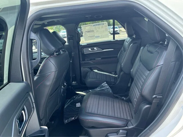 New 2026 Star White Metallic Tri-Coat Ford ST-Line image 10