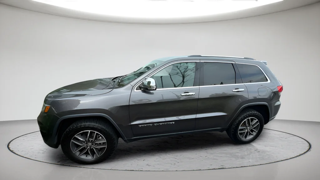 Used 2018 Gray Jeep Limited image 4