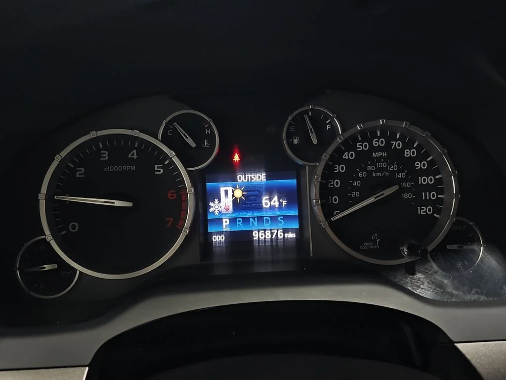 Used 2014 Silver Toyota SR5 image 21