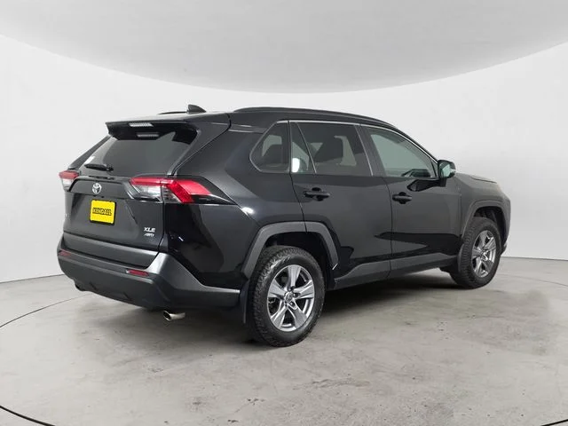 Used 2022 Midnight Black Metallic Toyota XLE image 5