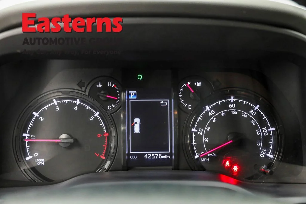 Used 2024 White Toyota SR5 image 17