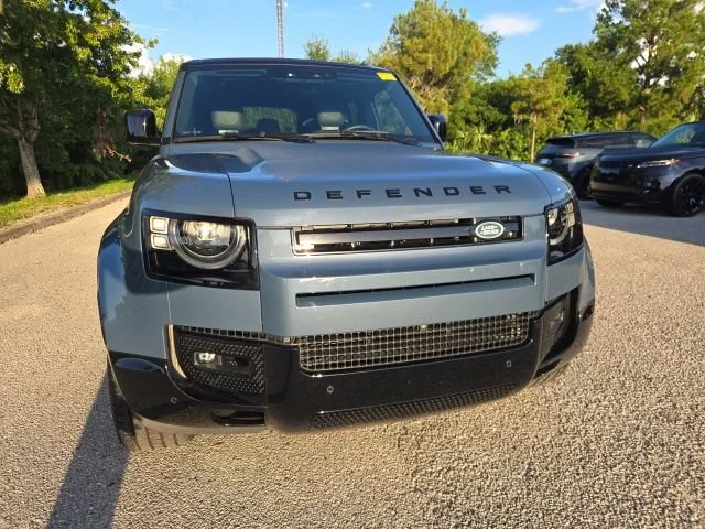 Used 2024 Blue Land Rover X-Dynamic SE image 8