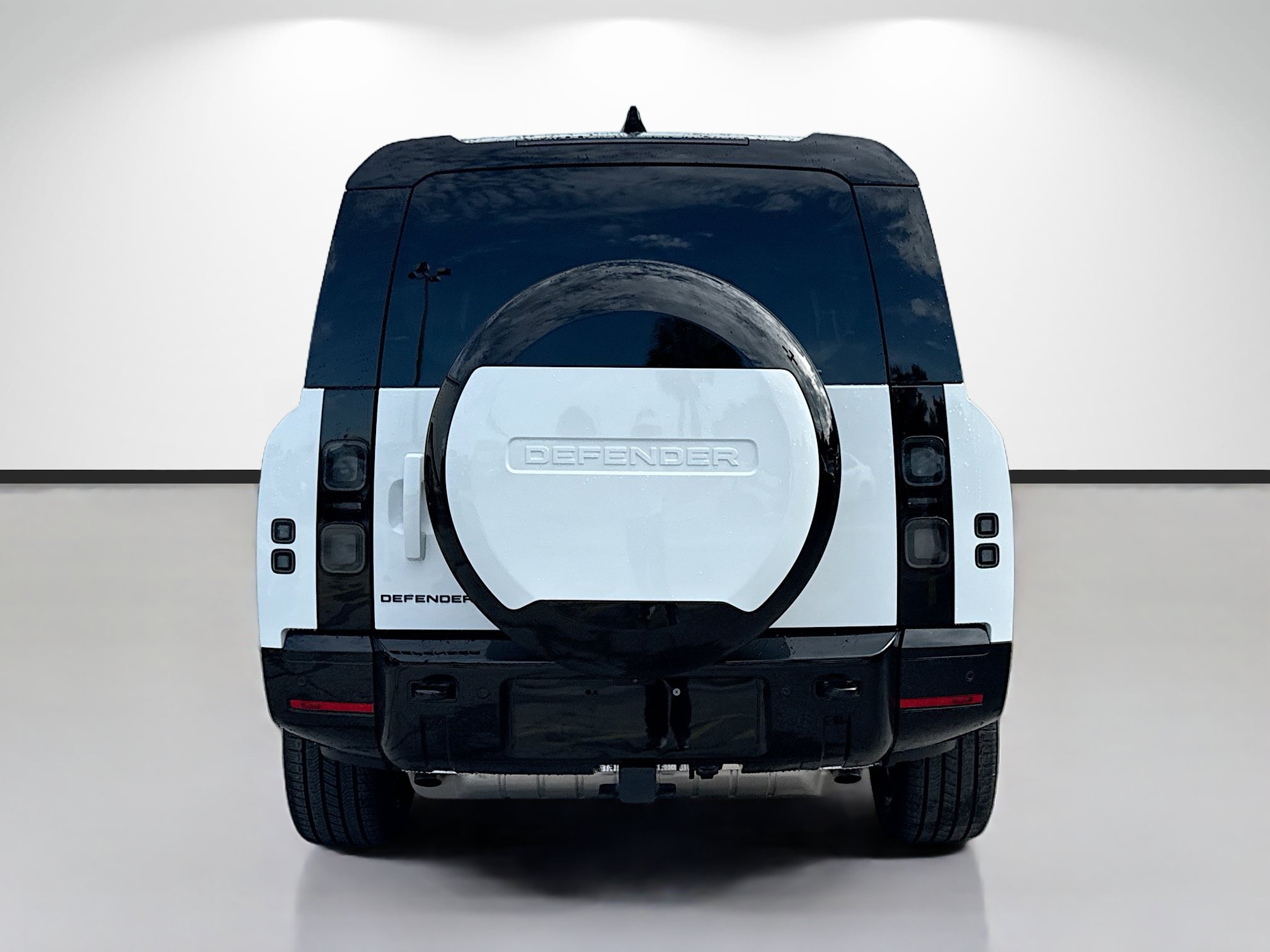 New 2026 Fuji White Land Rover X-Dynamic SE image 4