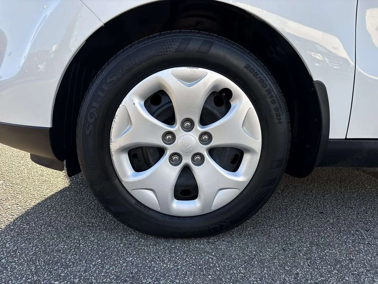 Used 2016 Polar Kia LX at Dilawri Certified   One Owner   Local BC image 18