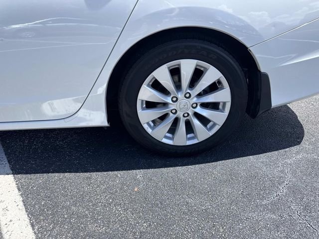 Used 2015 White Honda EX-L image 11