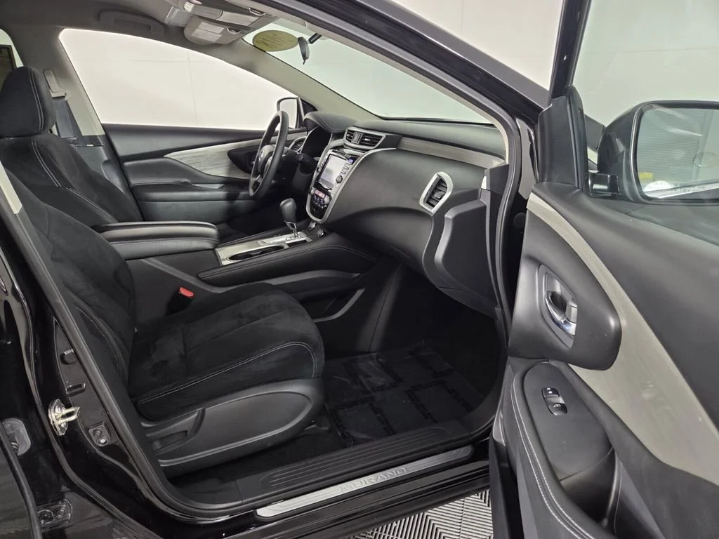 Used 2018 Magnetic Black Metallic Nissan S image 31