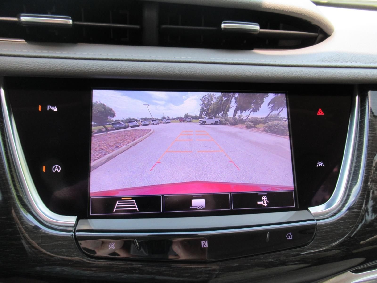 Used 2020 RED HORIZON TINTCOAT Cadillac FWD Premium Luxury image 28