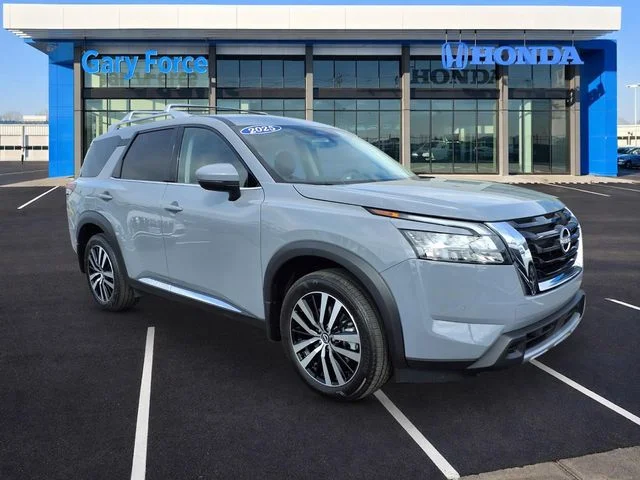 2025 Nissan Pathfinder Platinum 4WD's photo